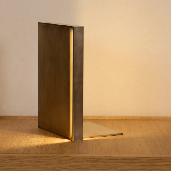 Lumisol GmbH - Garnier & Linker / BOOKLIGHT